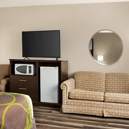 Super 8 By Wyndham Sarnia On Hotell Exteriör bild