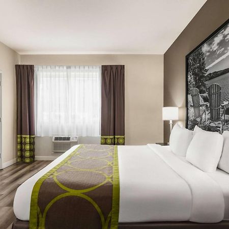 Super 8 By Wyndham Sarnia On Hotell Exteriör bild