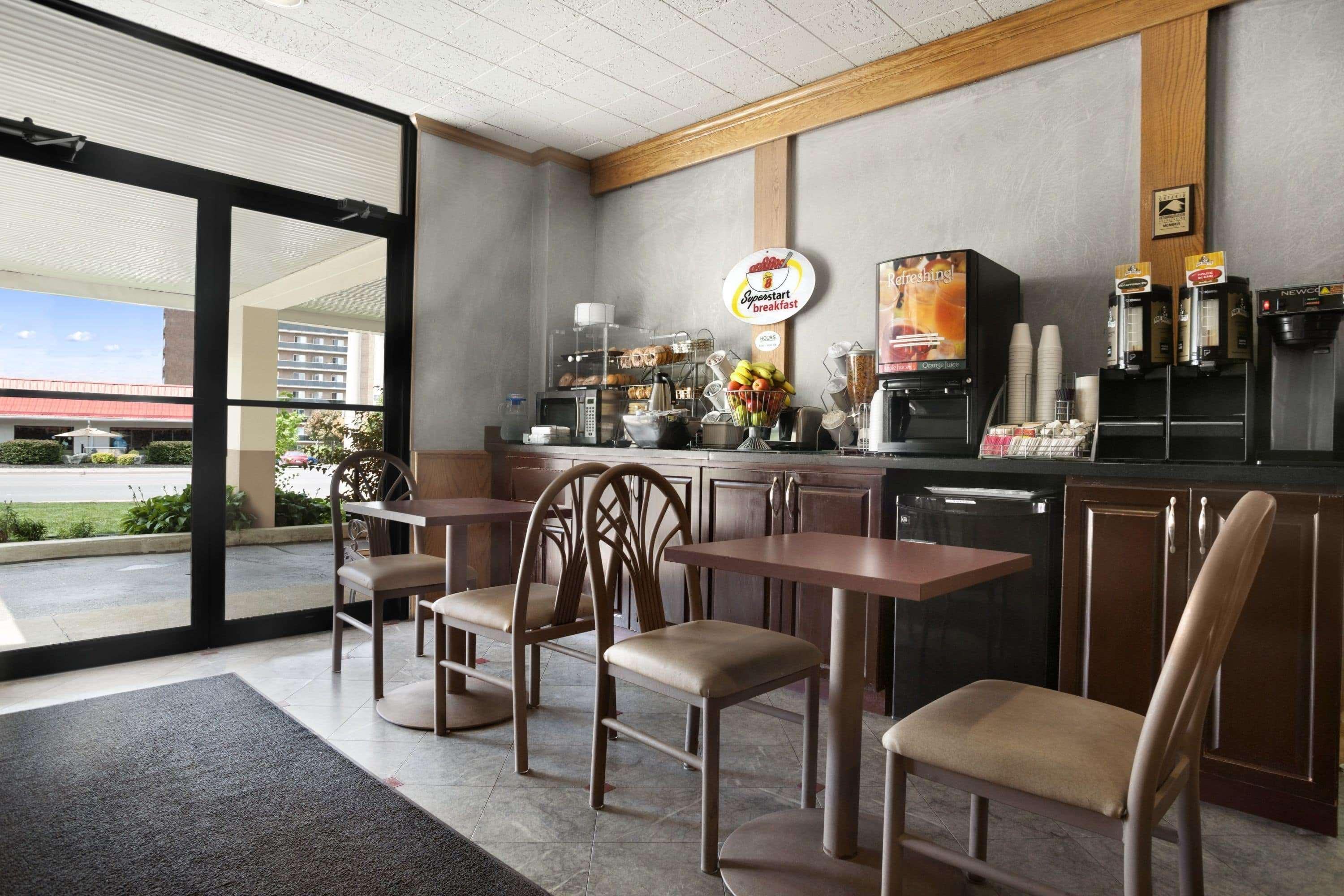 Super 8 By Wyndham Sarnia On Hotell Exteriör bild