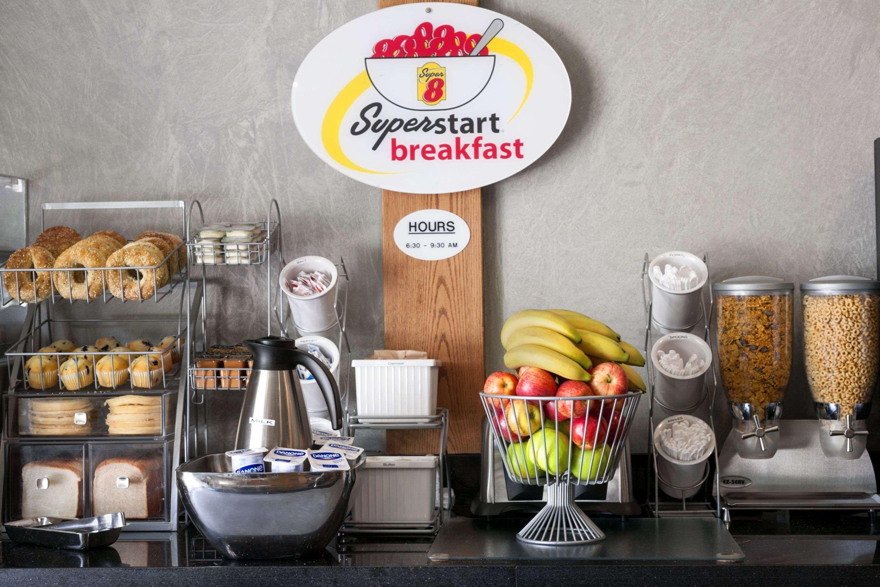 Super 8 By Wyndham Sarnia On Hotell Exteriör bild