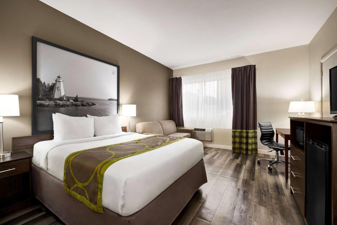 Super 8 By Wyndham Sarnia On Hotell Exteriör bild