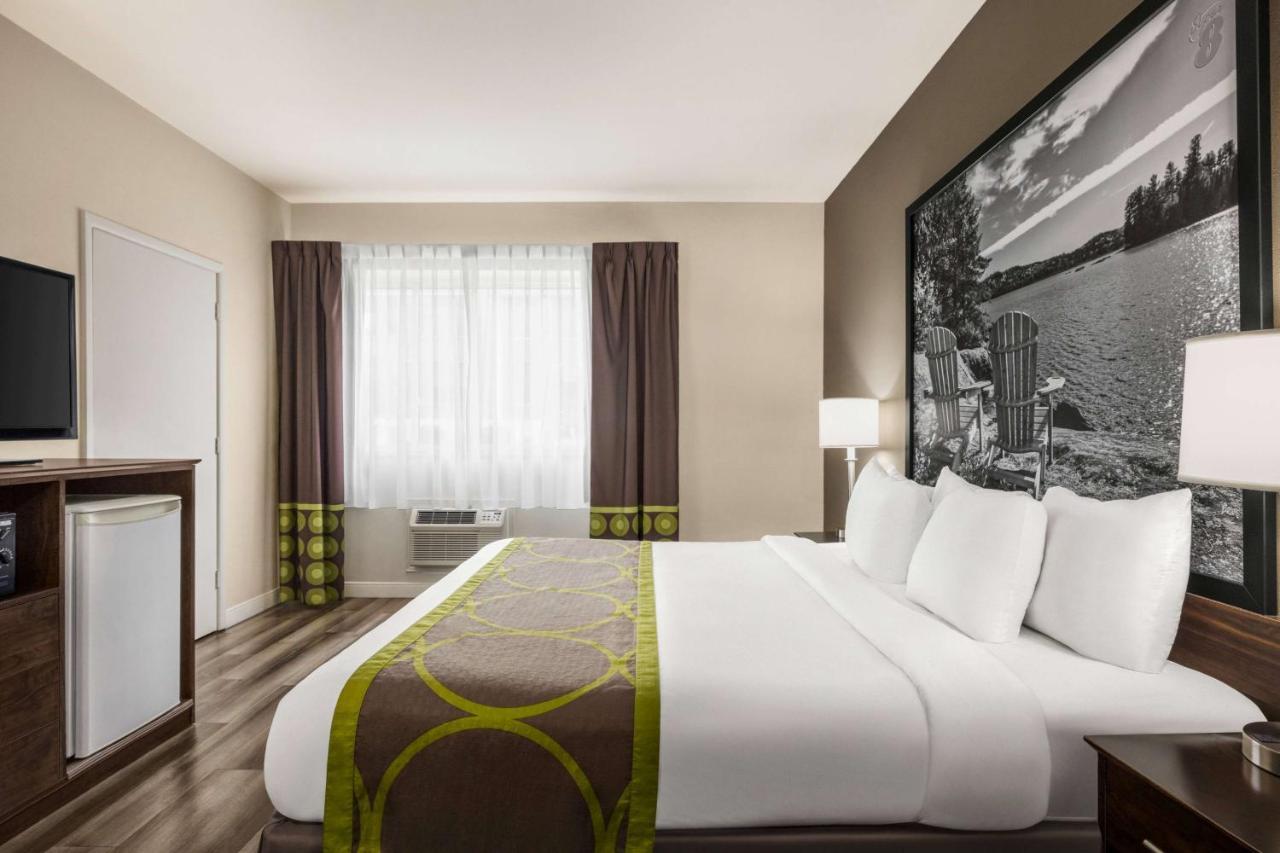 Super 8 By Wyndham Sarnia On Hotell Exteriör bild
