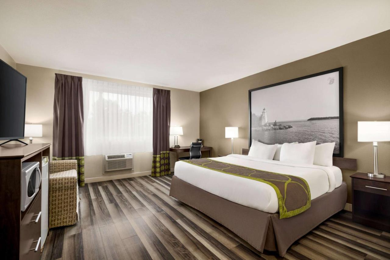 Super 8 By Wyndham Sarnia On Hotell Exteriör bild