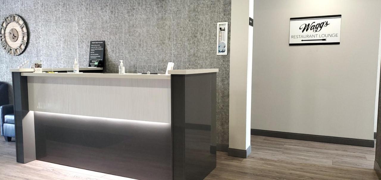 Super 8 By Wyndham Sarnia On Hotell Exteriör bild